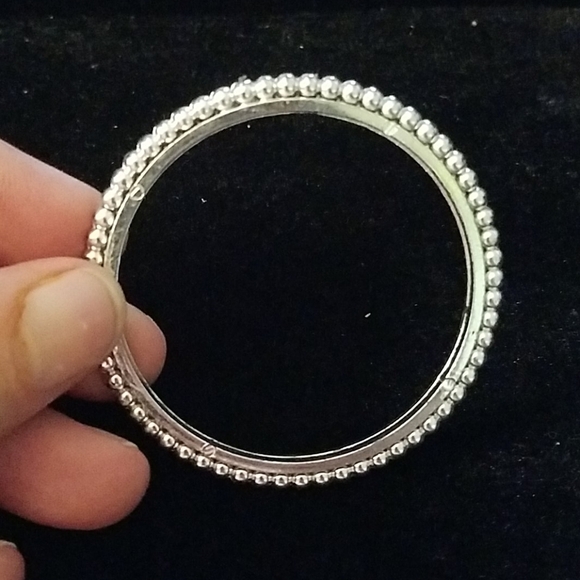 Silver Color Resin Plastic 5 inch Bracelet - Picture 2 of 2